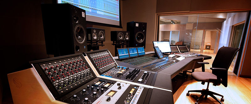 mixer trong phòng thu