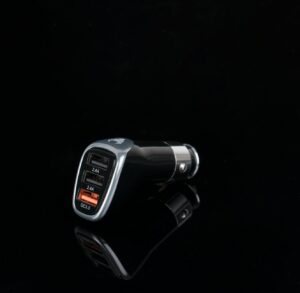Cách Thay Sò Công Suất Cho Cục Đẩy - Sleek black car charger featuring multiple USB ports for versatile device charging.