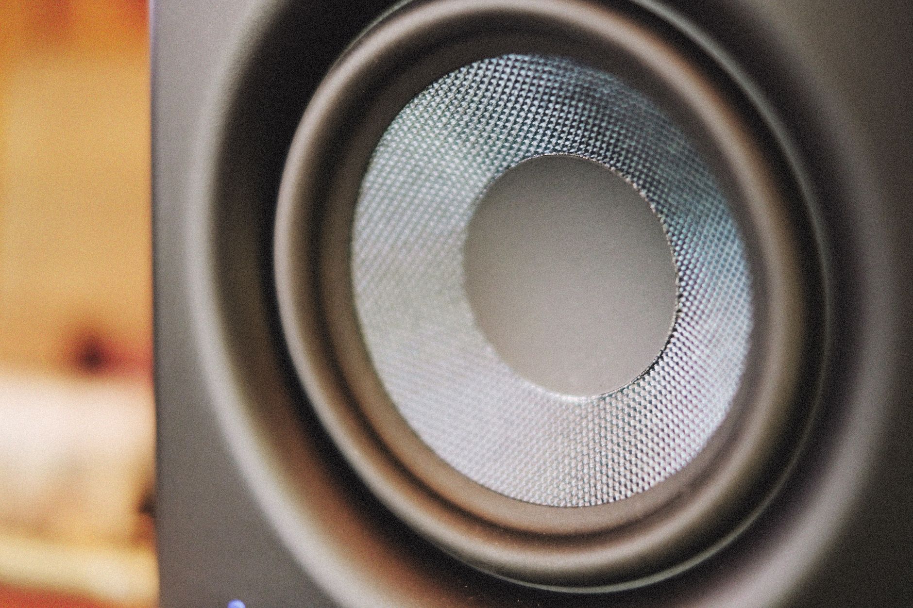 Thay Màng Loa, Ép Màng Loa – Quy Trình & Chi Phí - Detailed image of a modern speaker cone, highlighting audio technology and sound dynamics.